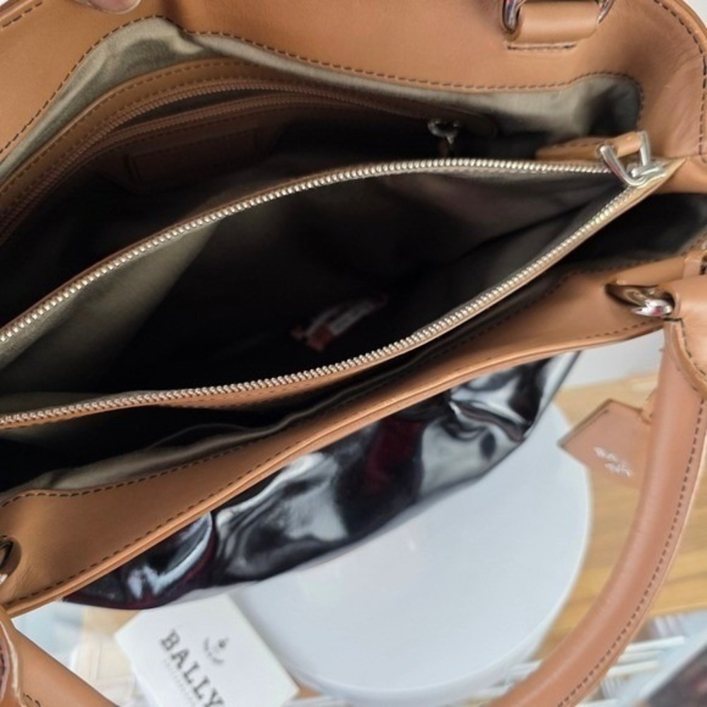 Bally Switzerland Mairie Patent Leather Hobo Satchel Bag Purse Key Black Tan - Picture 10 of 16